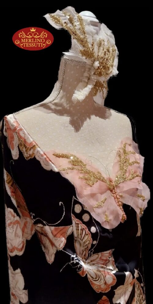 Farfalla rosa con ricami in oro - immagine 2